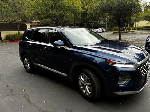 Used 2020 Hyundai Santa Fe SE image 1