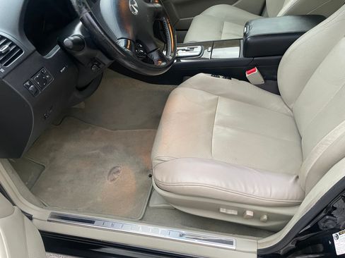 Used 2004 INFINITI M45 w/ Technology Pkg image 9