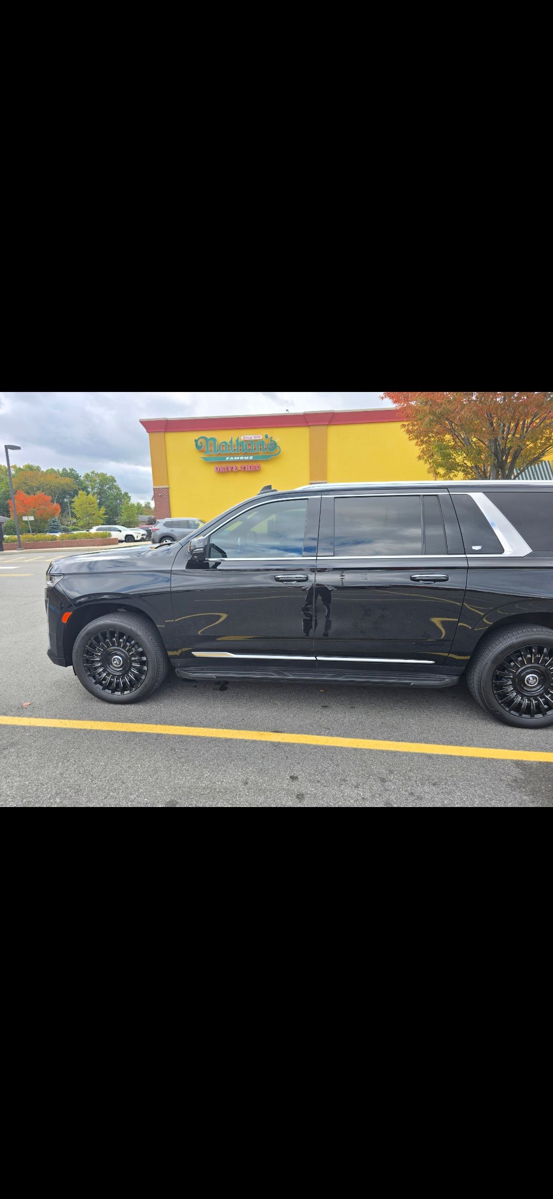 Used 2023 Cadillac Escalade ESV Premium Luxury w/ LPO, Floor Liner Package AWD/4WD image 12