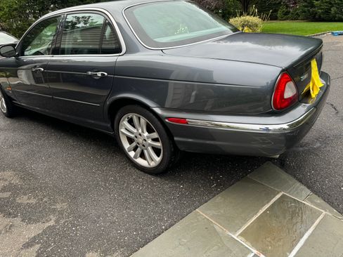 Used 2004 Jaguar XJR image 21