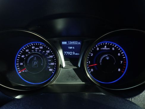 Used 2013 Hyundai Genesis 3.8 image 11