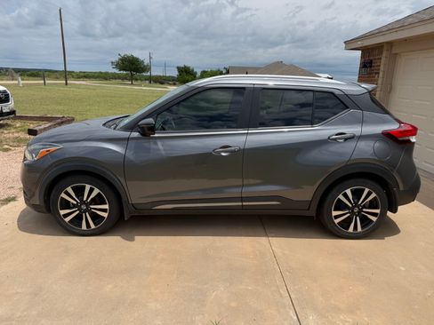 Used 2020 Nissan Kicks SR w/ SR Premium Package FWD image 5