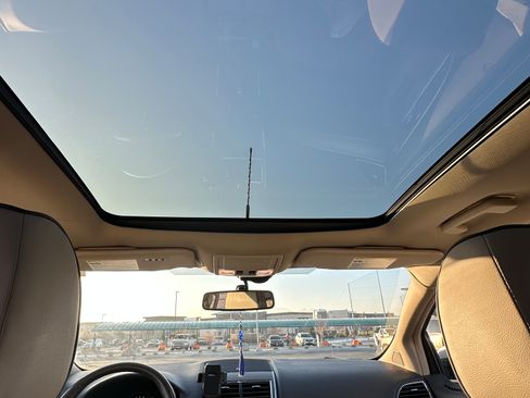 Used 2013 Lincoln MKX AWD image 17