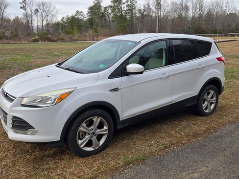 Used 2014 Ford Escape SE image 1