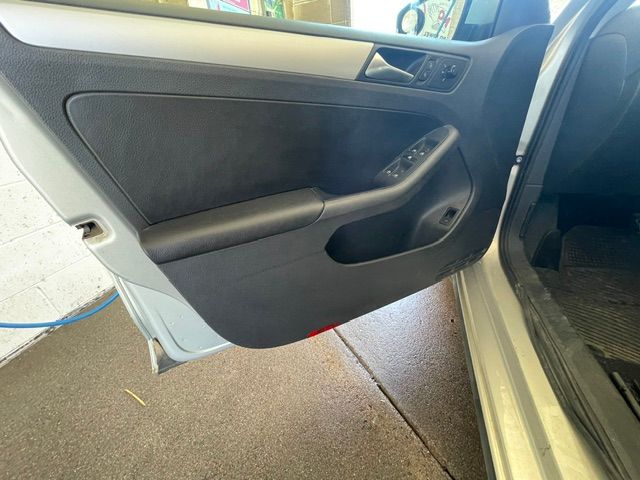 Used 2012 Volkswagen Jetta TDI FWD image 21