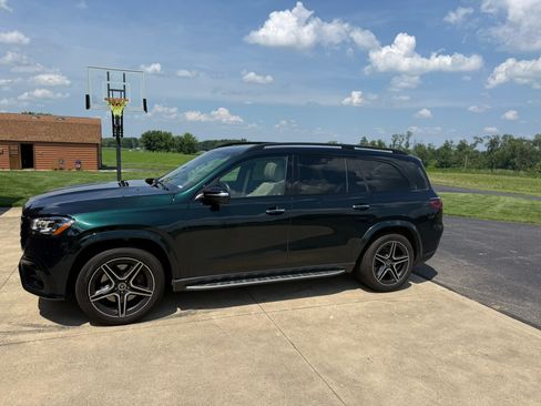 Used 2024 Mercedes-Benz GLS 450 4MATIC image 4