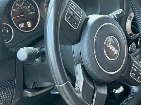 Used 2016 Jeep Wrangler Unlimited Sahara image 5