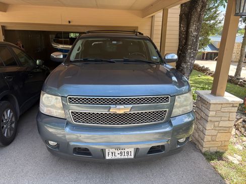 Used 2008 Chevrolet Avalanche LTZ w/ LTZ Preferred Equipment Group RWD image 2