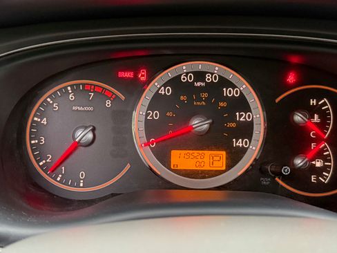 Used 2008 Nissan Quest SE w/ Navigation Pkg image 2