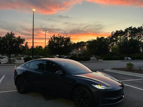 Used 2025 Tesla Model 3 Long Range RWD image 12