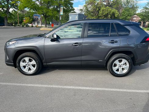 Used 2021 Toyota RAV4 XLE image 1
