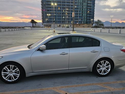 Used 2011 Hyundai Genesis 3.8 w/ Technology Pkg 4 image 13