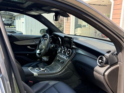 Used 2019 Mercedes-Benz GLC 300 4MATIC image 9
