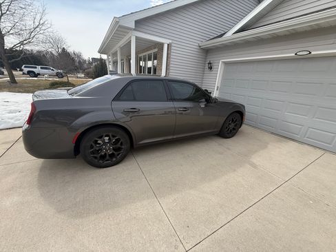 Used 2019 Chrysler 300 S image 7