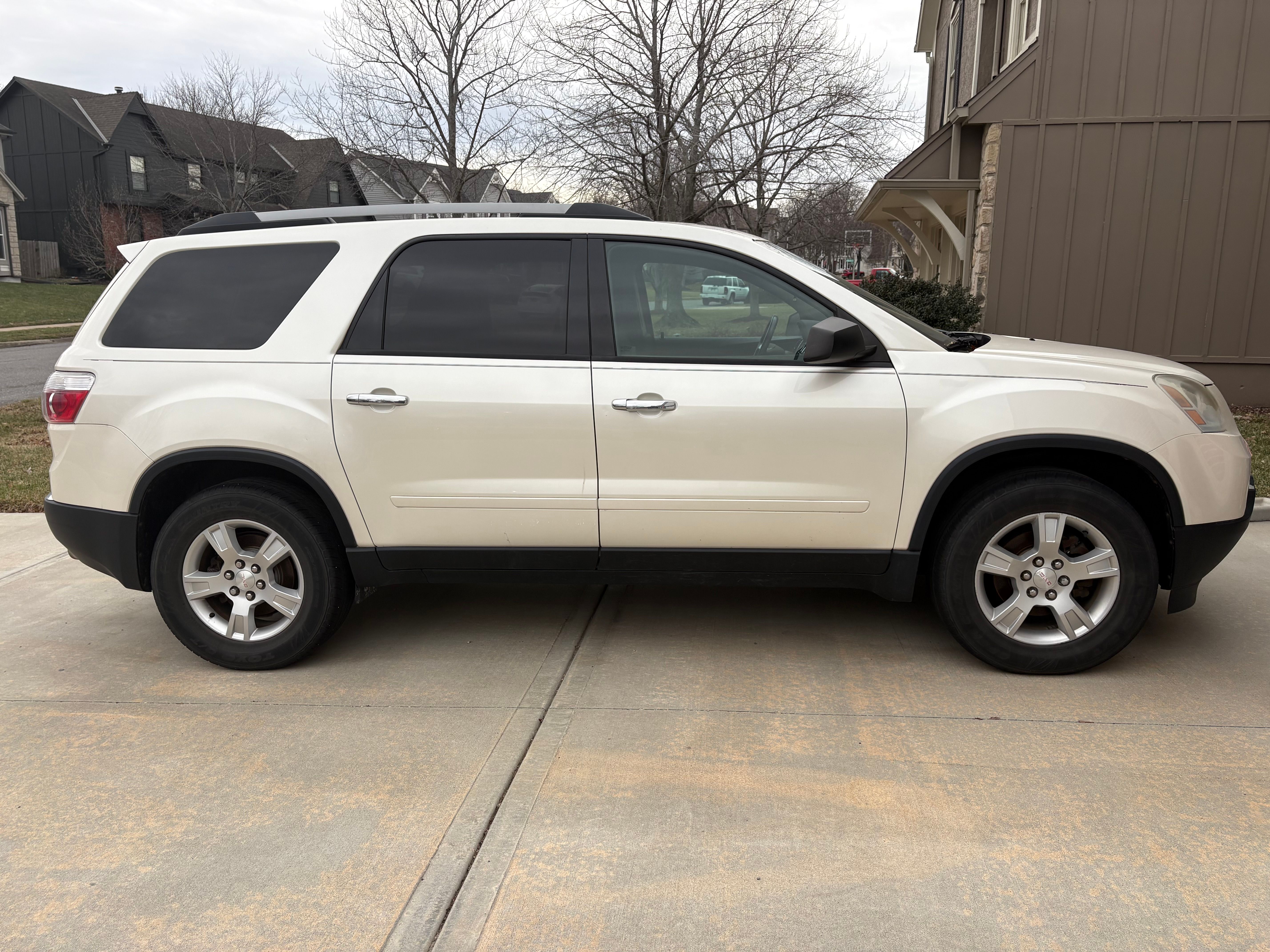 Used 2012 GMC Acadia SLE FWD image 4