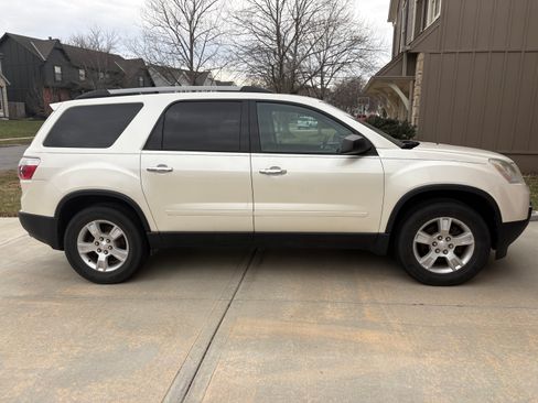 Used 2012 GMC Acadia SLE image 4