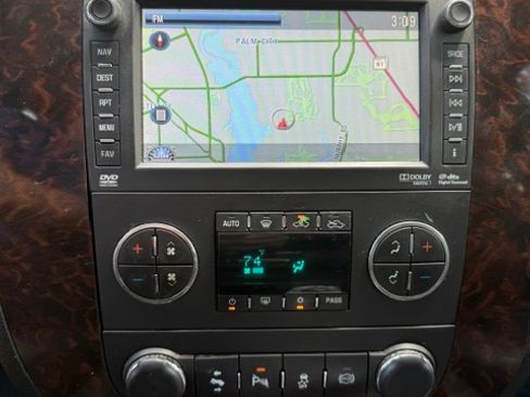 Used 2013 GMC Sierra 2500 Denali w/ Suspension Package, Off-Road AWD/4WD image 11