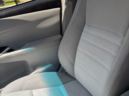 Used 2015 Toyota Camry LE image 11