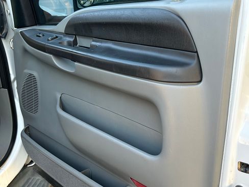 Used 2005 Ford Excursion XLT AWD/4WD image 26