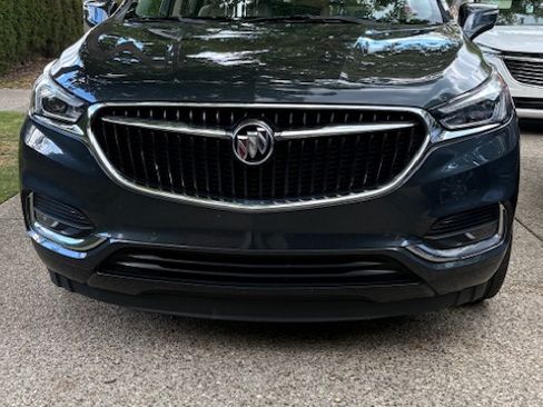 Used 2021 Buick Enclave Essence image 4