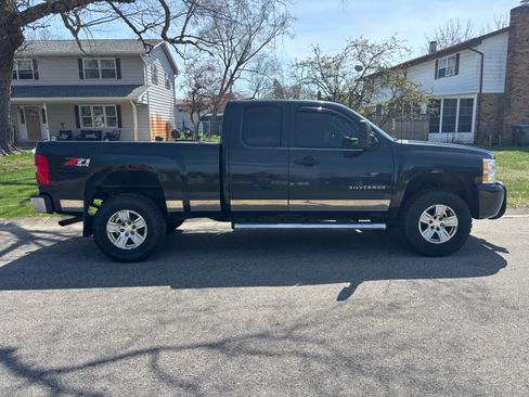 Used 2010 Chevrolet Silverado 1500 LT image 2