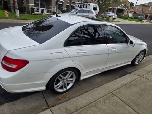Used 2013 Mercedes-Benz C 250 Sedan image 2