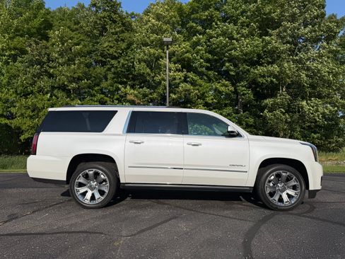 Used 2019 GMC Yukon XL Denali w/ Denali Ultimate Package AWD/4WD image 30