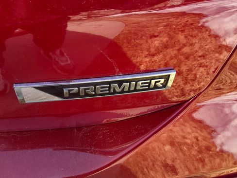 Used 2018 Chevrolet Equinox Premier image 5