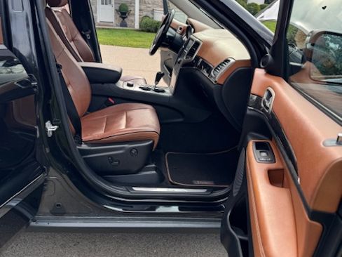 Used 2012 Jeep Grand Cherokee Overland Summit image 18