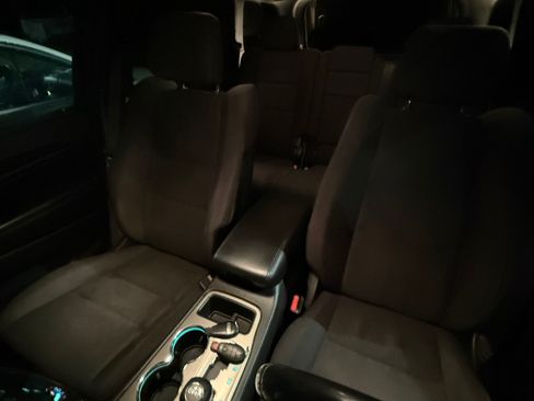 Used 2011 Jeep Grand Cherokee Laredo AWD/4WD image 23