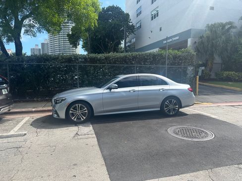 Used 2021 Mercedes-Benz E 350 4MATIC Sedan image 2