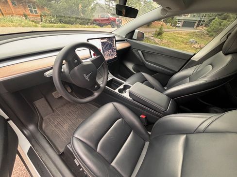 Used 2022 Tesla Model Y Long Range AWD/4WD image 17