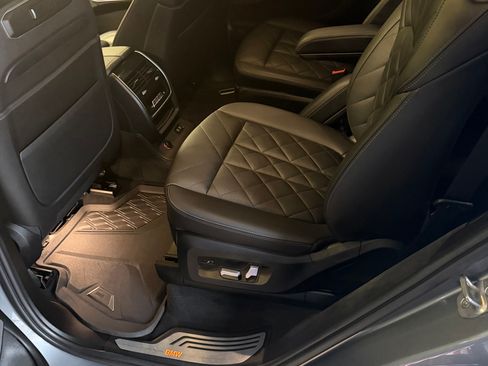 Used 2023 BMW X7 xDrive40i w/ Premium Package image 4