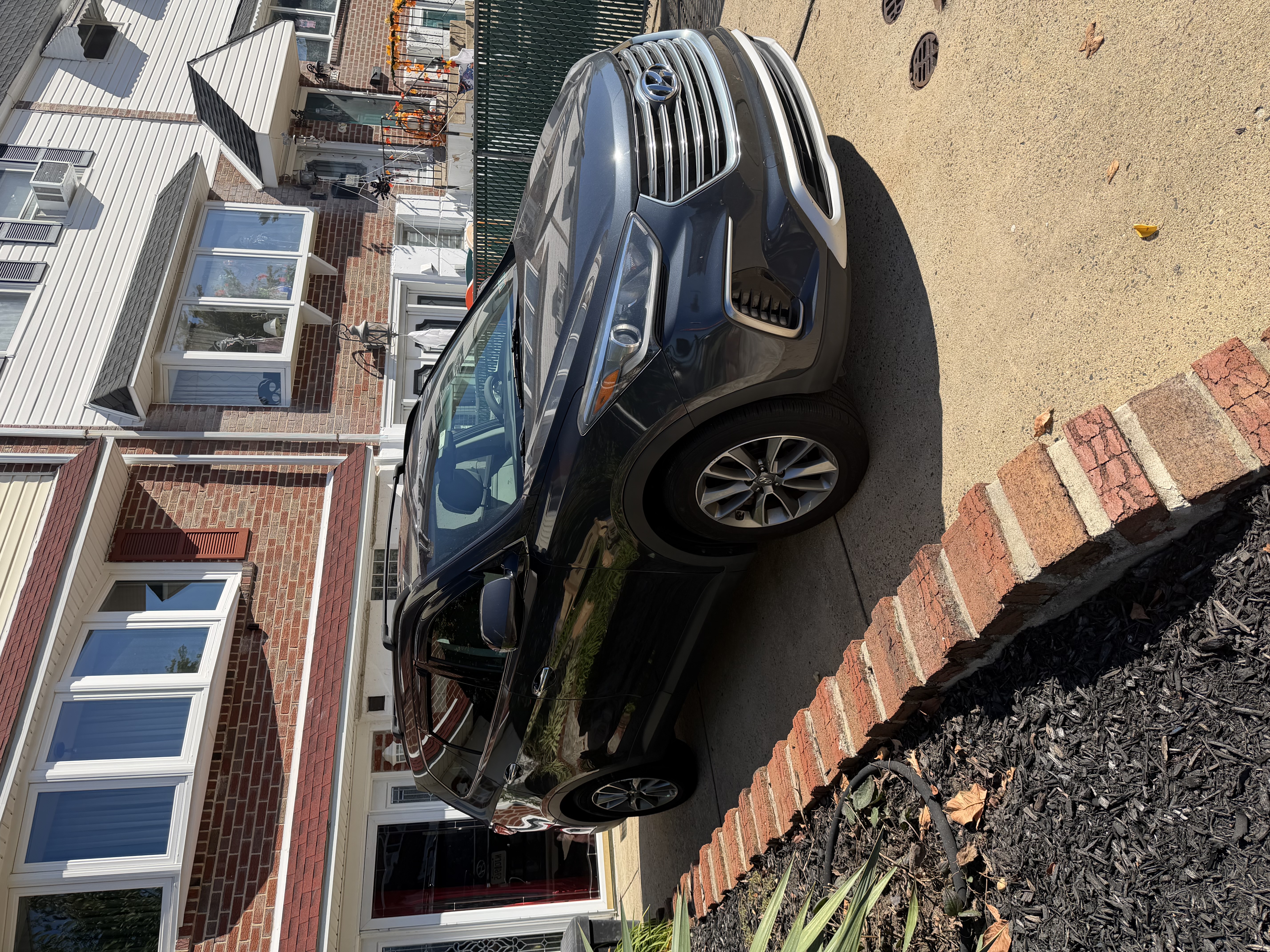 Used 2017 Hyundai Santa Fe SE AWD/4WD image 5