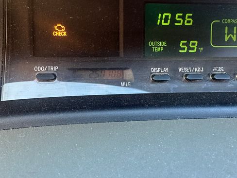 Used 2000 Toyota Avalon XL image 10