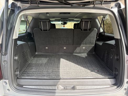 Used 2017 Chevrolet Suburban LT image 14