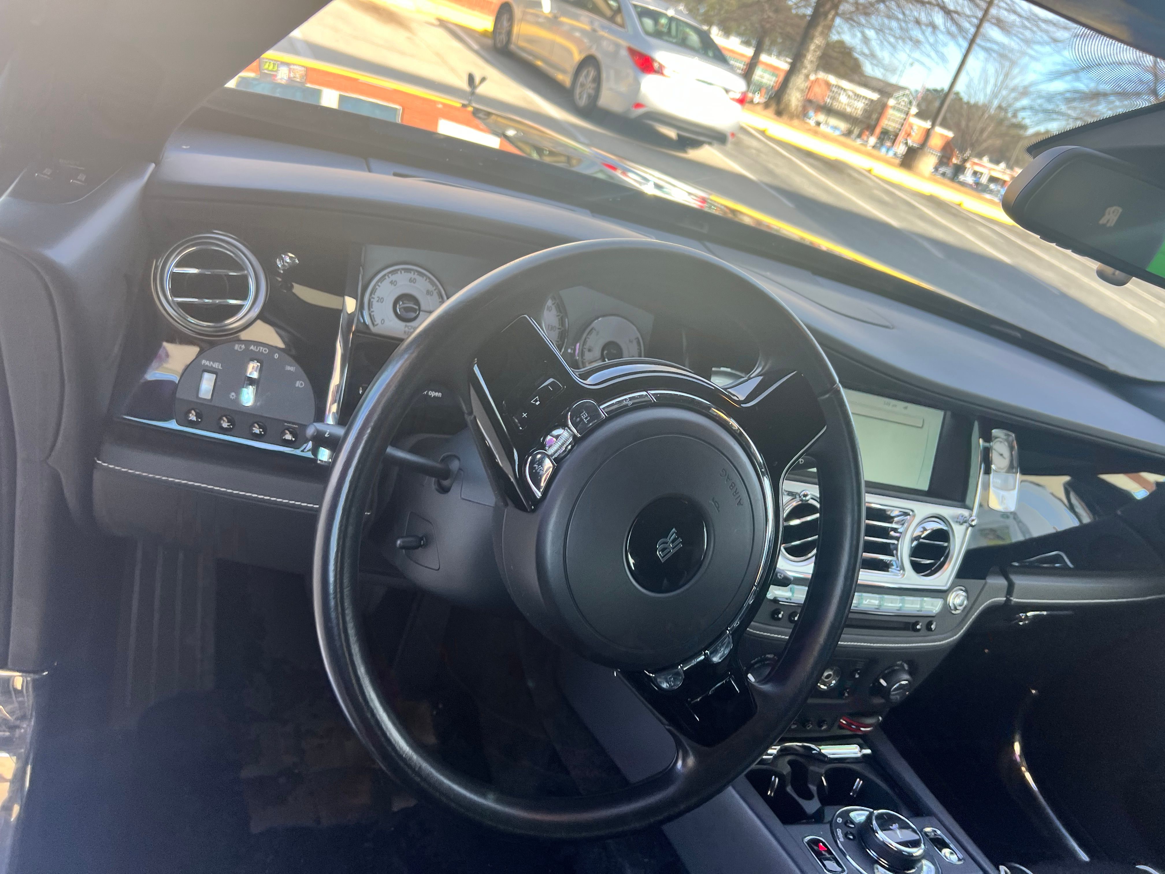 Used 2016 Rolls-Royce Dawn RWD image 13