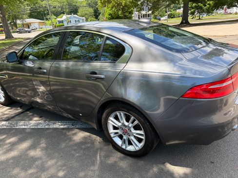 Used 2018 Jaguar XE Premium RWD image 13