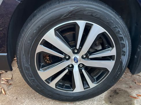 Used 2018 Subaru Outback 3.6R Limited AWD/4WD image 23