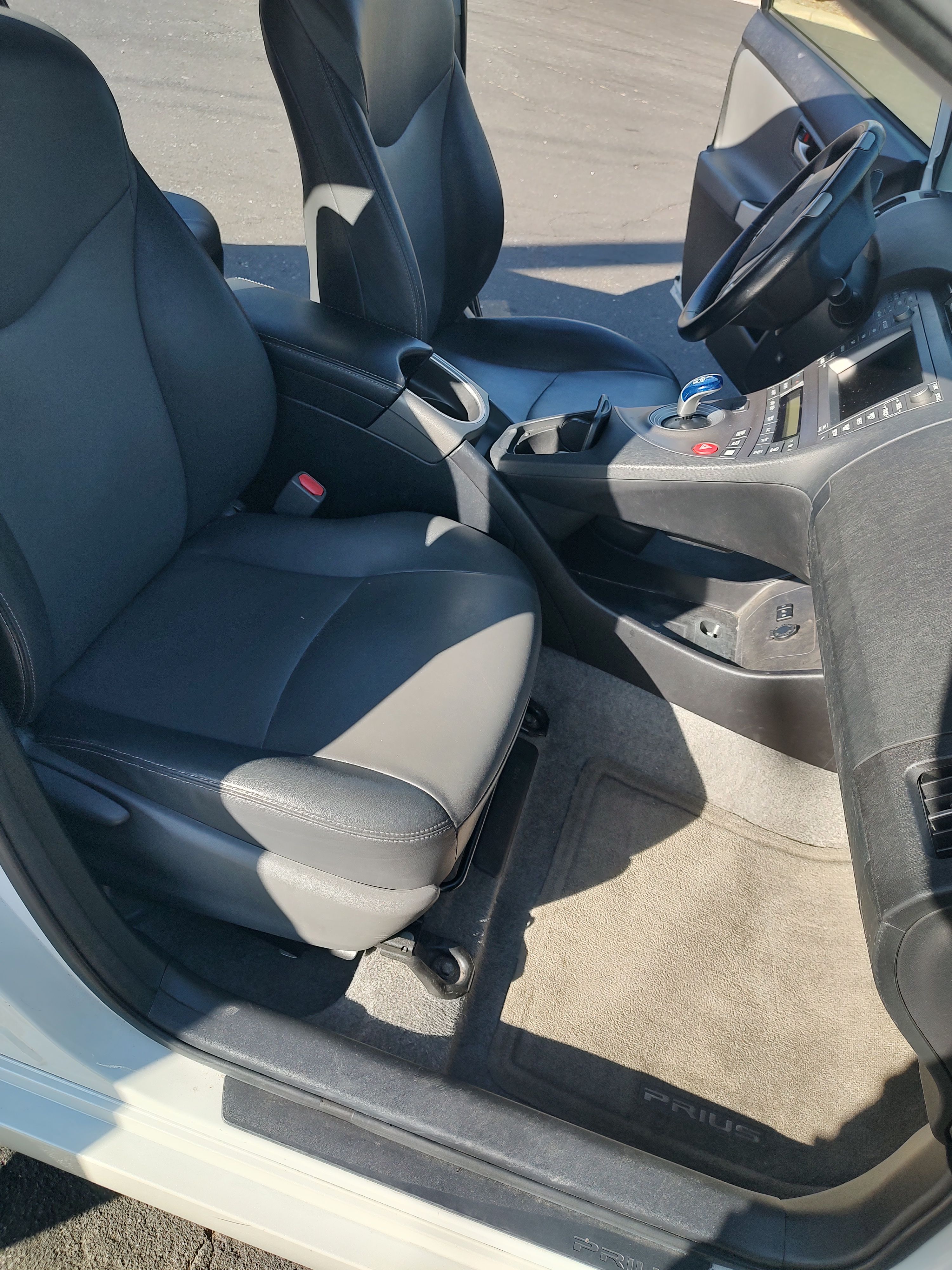 Used 2015 Toyota Prius Four w/ Deluxe Solar Roof Package FWD image 10