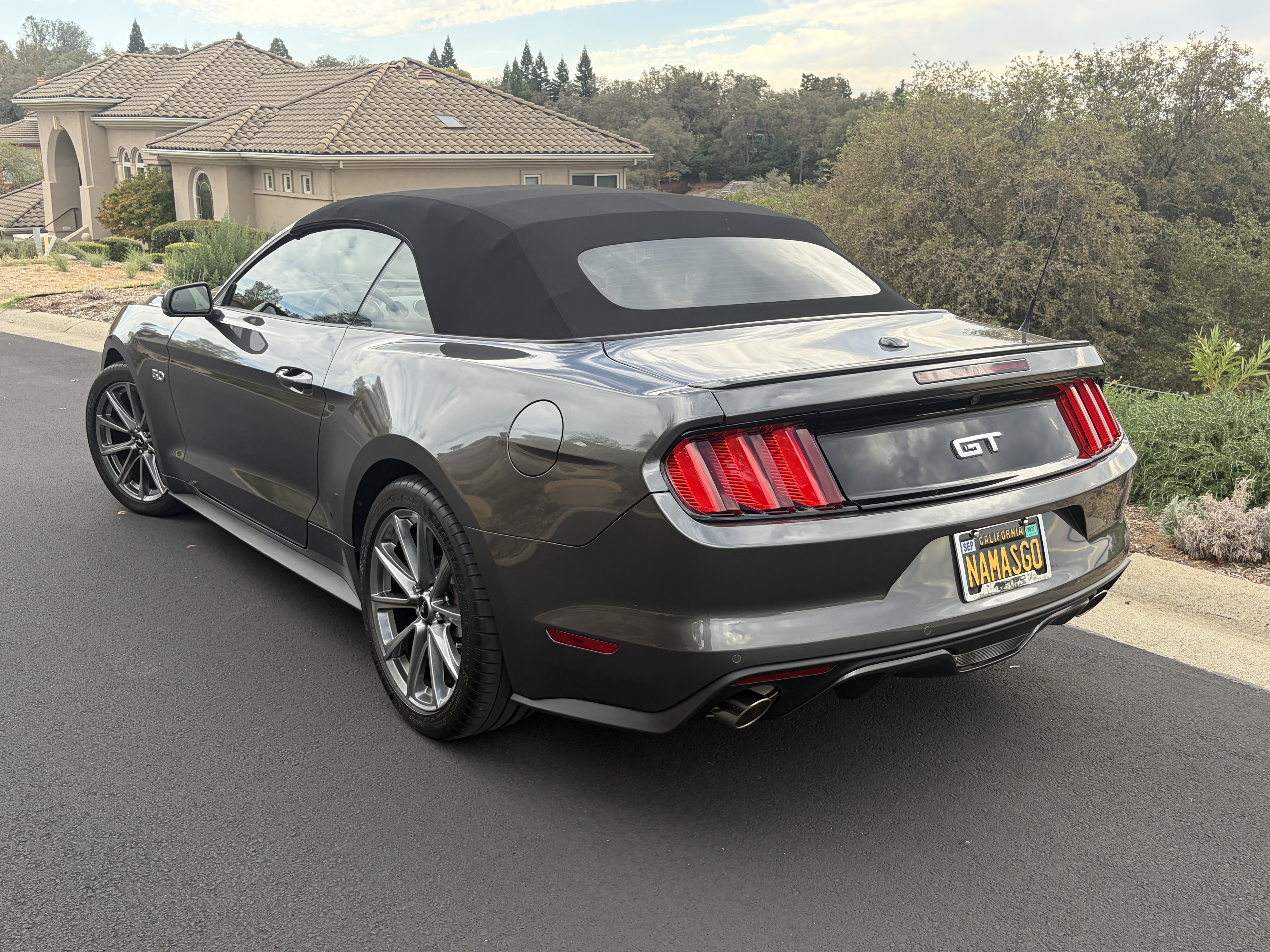 Used 2015 Ford Mustang GT Premium w/ Equipment Group 401A RWD image 4