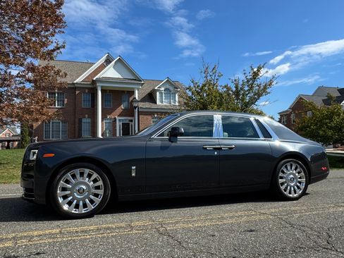 Used 2018 Rolls-Royce Phantom Sedan image 5