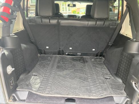 Used 2015 Jeep Wrangler Unlimited Rubicon w/ Connectivity Group AWD/4WD image 6