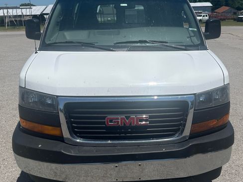 Used 2017 GMC Savana 2500 RWD image 1