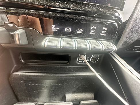 Used 2020 RAM 3500 Laramie image 10