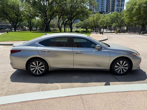 Used 2019 Lexus ES 350 image 4