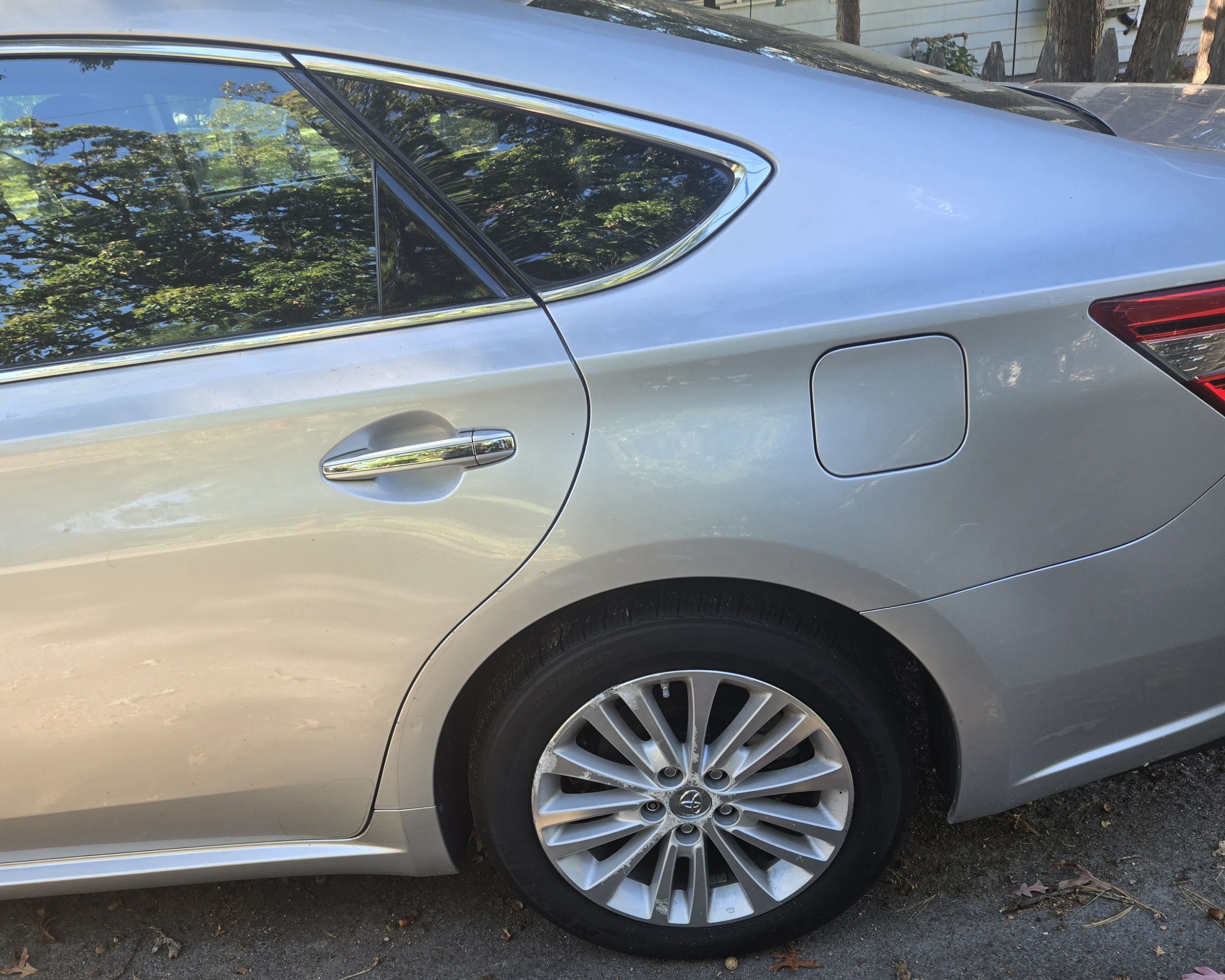 Used 2013 Toyota Avalon XLE Touring FWD image 8