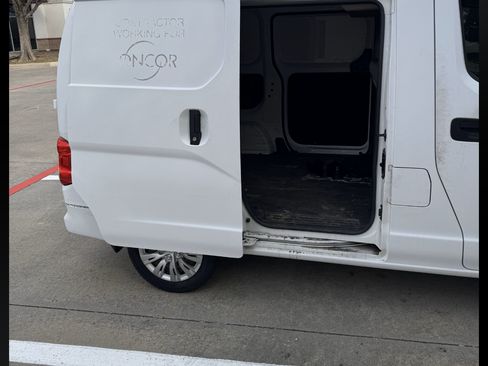Used 2018 Nissan NV200 SV w/ Navigation Package FWD image 2