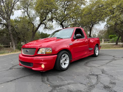 Used 1999 Ford F150 Lightning image 1