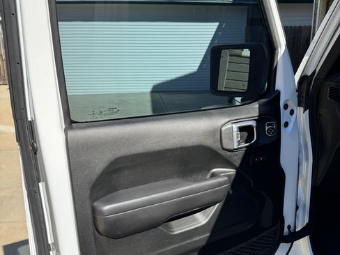 Used 2018 Jeep Wrangler Unlimited Sport S image 13